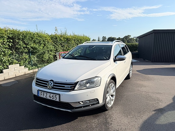 Volkswagen Passat Alltrack 3 of 10