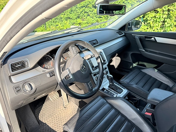 Volkswagen Passat Alltrack 9 of 10