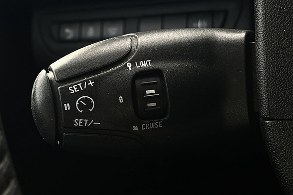Peugeot 208 17 of 29