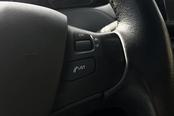 Peugeot 208 27 of 29