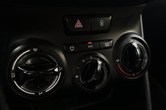 Peugeot 208 15 of 29