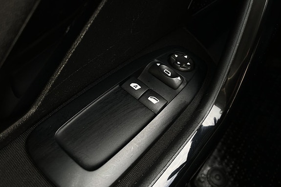 Peugeot 208 19 of 29