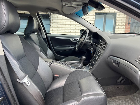 Volvo V70 16 of 18