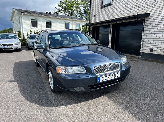 Volvo V70 2 of 18