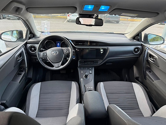 Toyota Auris 14 of 22