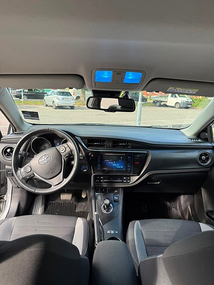 Toyota Auris 8 of 19