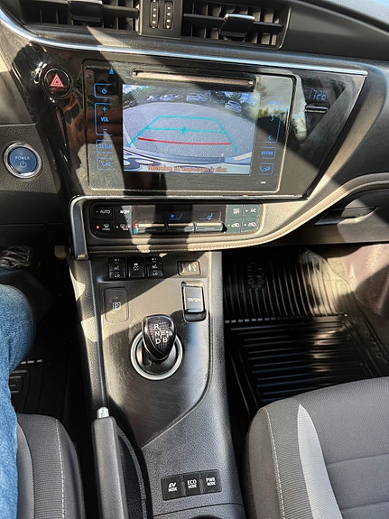 Toyota Auris 12 of 22
