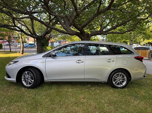 Toyota Auris 5 of 22