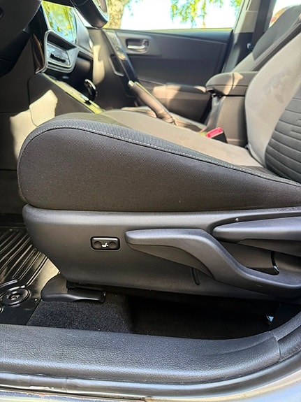 Toyota Auris 15 of 19