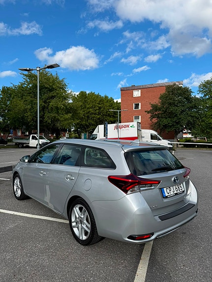 Toyota Auris 2 of 19