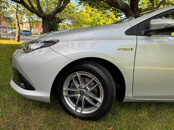 Toyota Auris 6 of 22