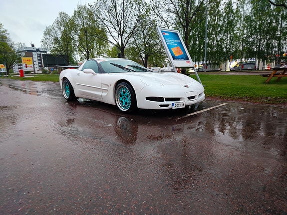 Chevrolet Corvette 2 of 9