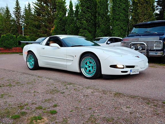 Chevrolet Corvette 7 of 9