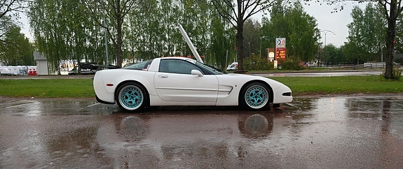Chevrolet Corvette 3 of 9