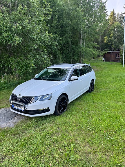 Skoda Octavia 2 of 4