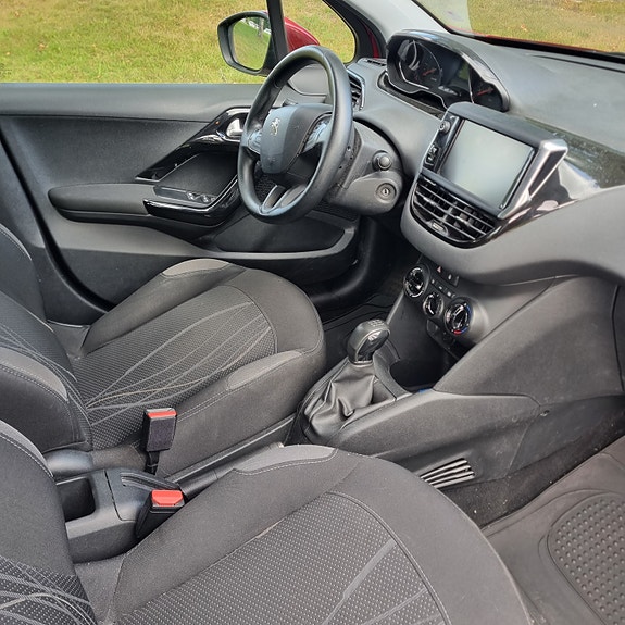 Peugeot 208 5 of 6
