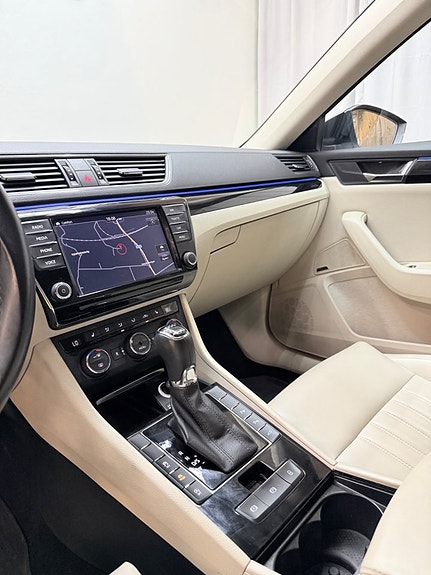 Skoda Superb 8 of 16