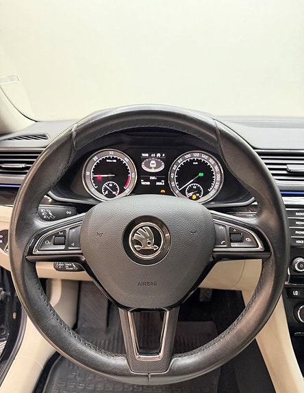 Skoda Superb 7 of 16