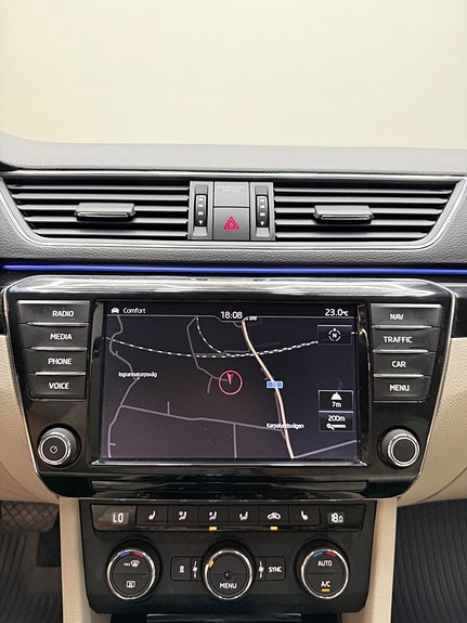 Skoda Superb 10 of 16