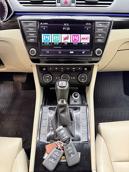 Skoda Superb 9 of 16