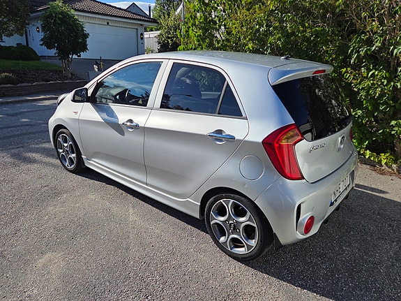 Kia Picanto 2 of 18