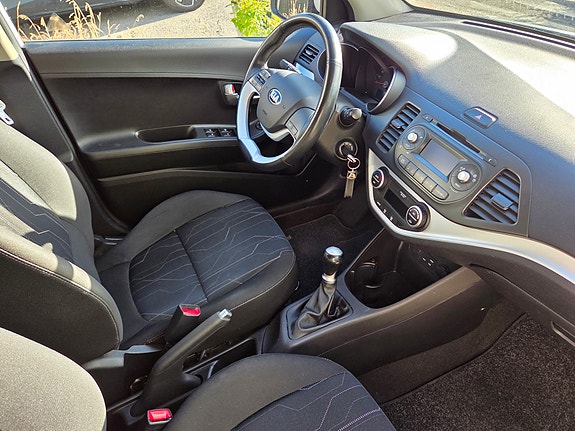 Kia Picanto 12 of 18