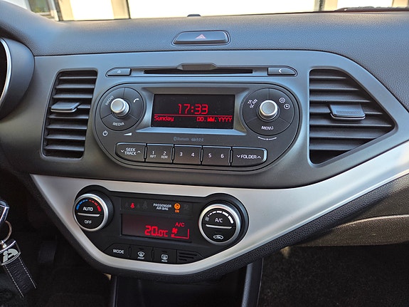 Kia Picanto 7 of 18