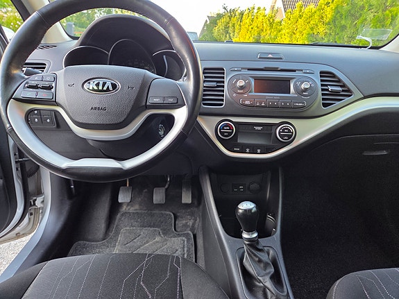 Kia Picanto 10 of 18