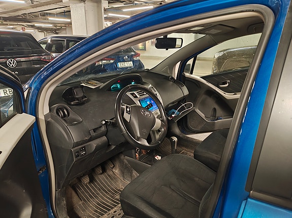 Toyota Yaris 8 of 9