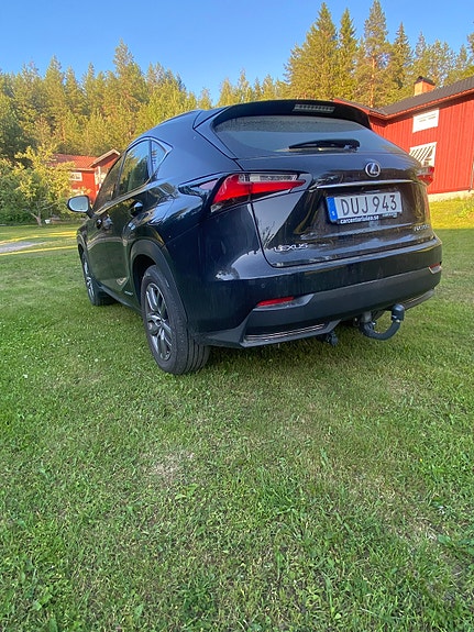 Lexus NX300h 3 of 8