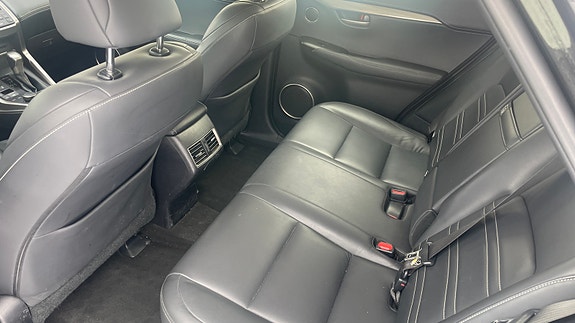 Lexus NX300h 7 of 8