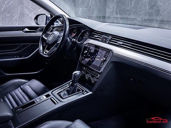 Volkswagen Passat Alltrack 13 of 30
