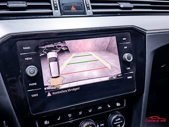 Volkswagen Passat Alltrack 25 of 30