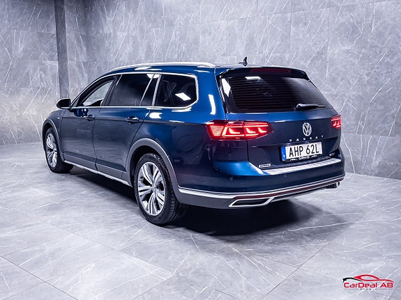 Volkswagen Passat Alltrack 5 of 30