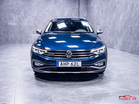 Volkswagen Passat Alltrack 2 of 30