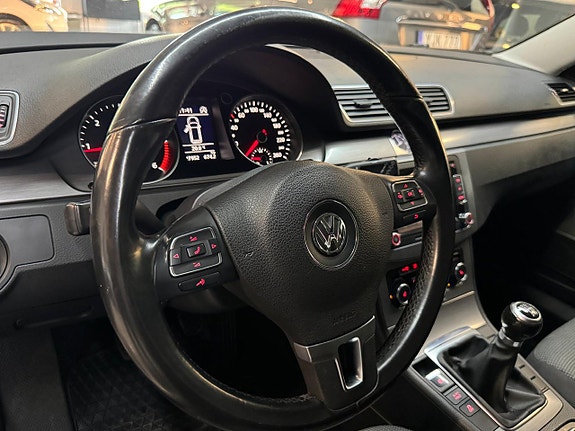 Volkswagen Passat 9 of 15