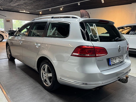 Volkswagen Passat 4 of 15