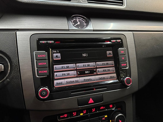 Volkswagen Passat 11 of 15