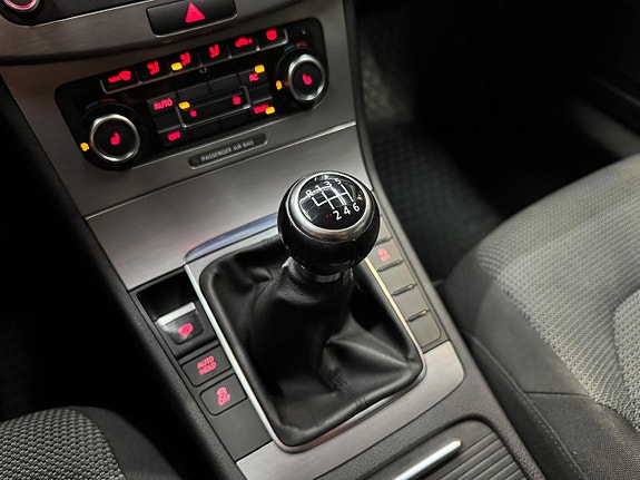 Volkswagen Passat 13 of 15