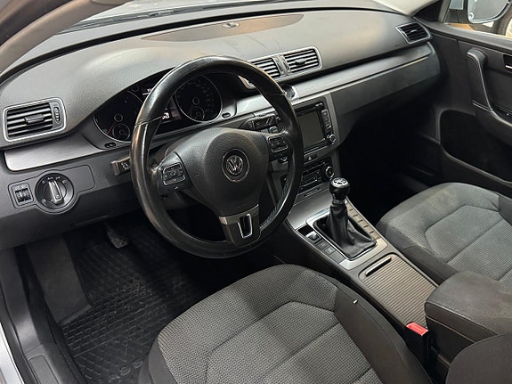 Volkswagen Passat 7 of 15