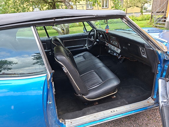 Oldsmobile Ninety Eight 3 of 5