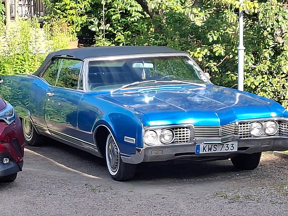 Oldsmobile Ninety Eight 5 of 5