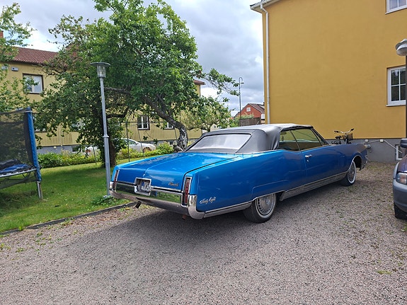 Oldsmobile Ninety Eight 2 of 5
