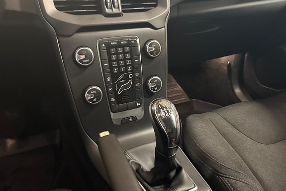 Volvo V40 13 of 23