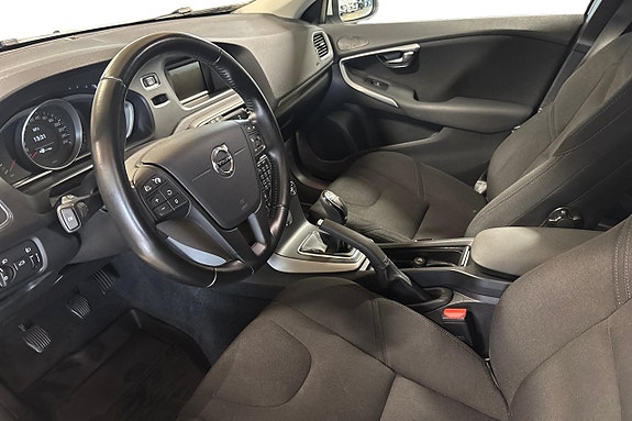 Volvo V40 12 of 23