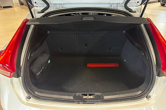 Volvo V40 20 of 23