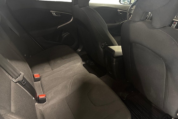 Volvo V40 19 of 23