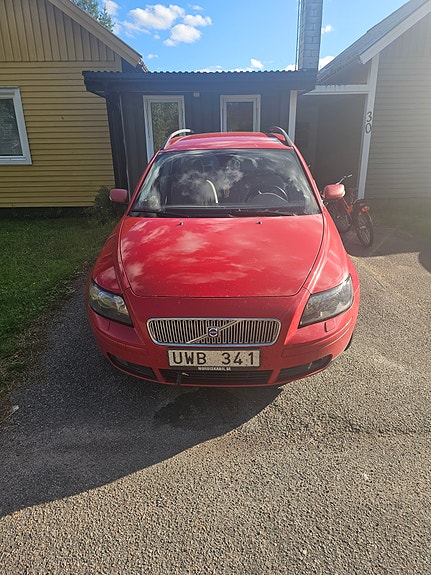 Volvo V50 2 of 11