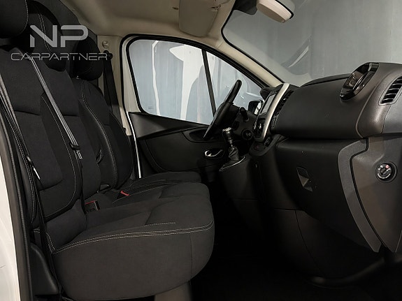Renault Trafic 10 of 23