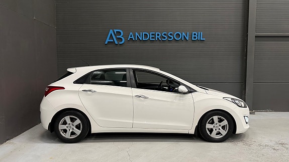 Hyundai i30 8 of 27